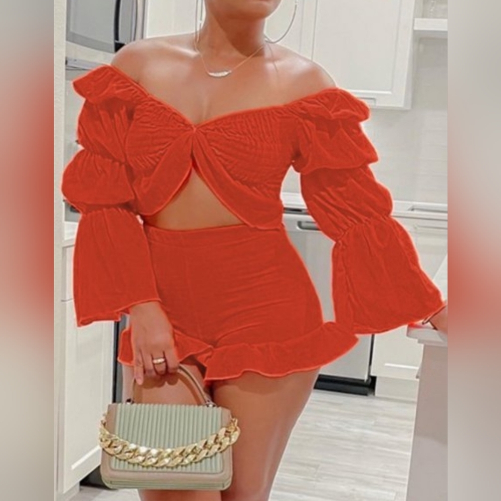 NWT off the shoulder ruffle 2 piece short set